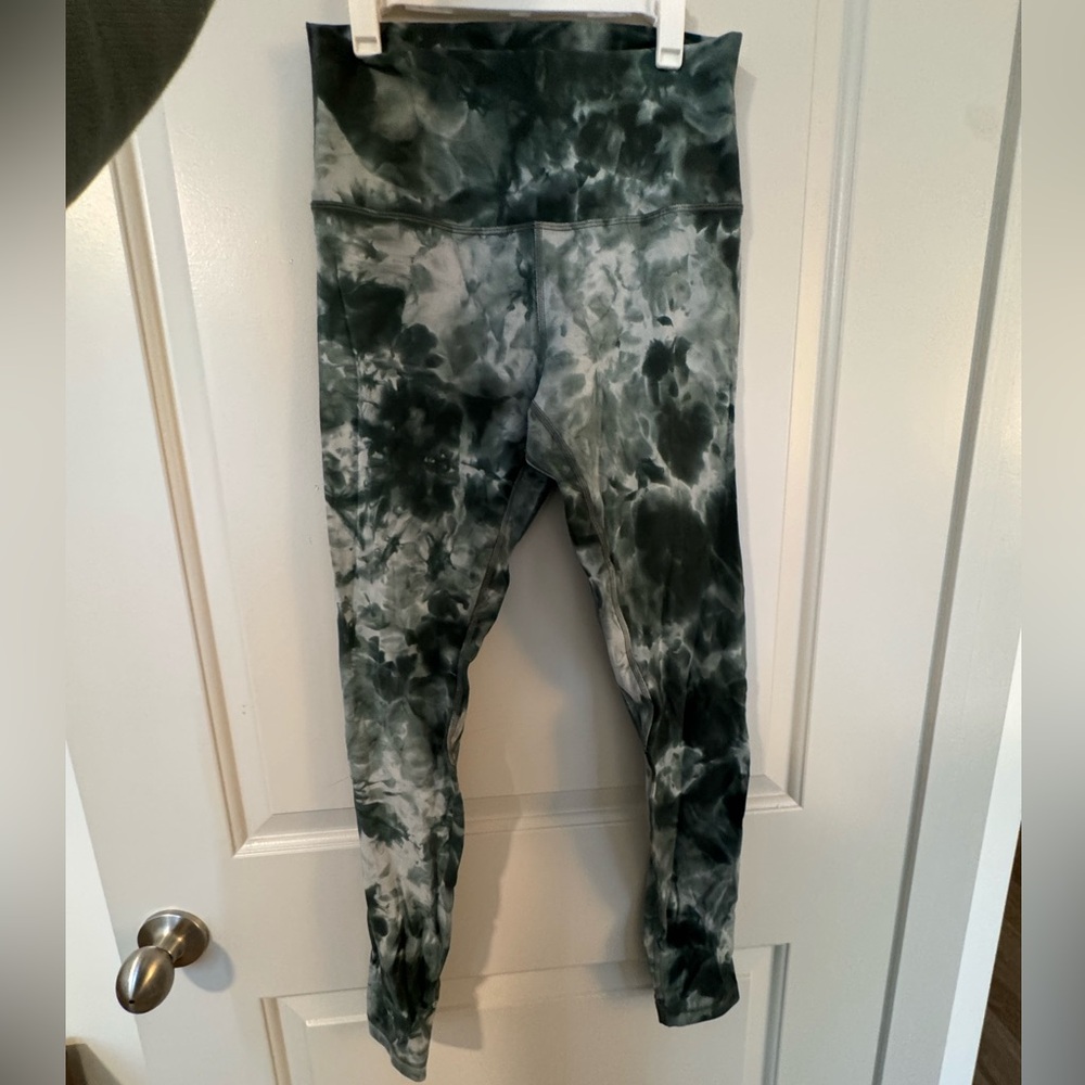 Lululemon Athletica Black and Gray Tie-Dye Leggings